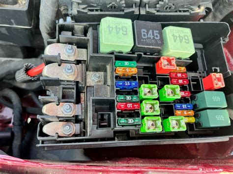 Consists of 2 sections a communication section with fuses and relays, and a section for high power fuses. . 2017 passat r line fuse box diagram
